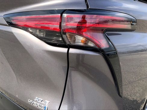 Used 2022 Toyota Sienna XLE image 30