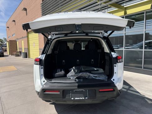 Used 2025 Nissan Pathfinder SV FWD image 34