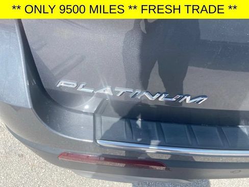 Used 2022 Ford Explorer Platinum w/ Equipment Group 601A AWD/4WD image 3