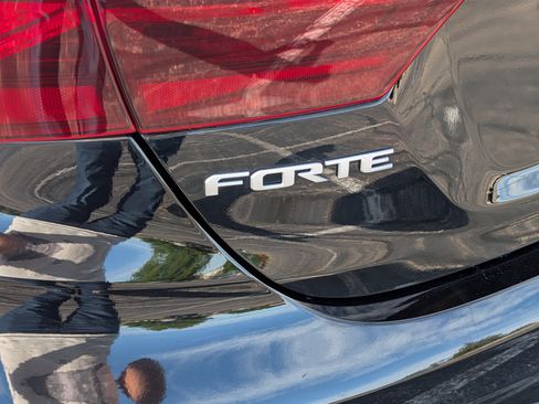 Certified 2024 Kia Forte LXS w/ LXS Technology Package FWD image 8
