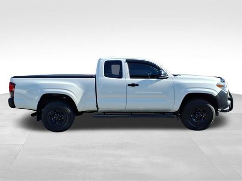 Used 2022 Toyota Tacoma SR RWD image 11