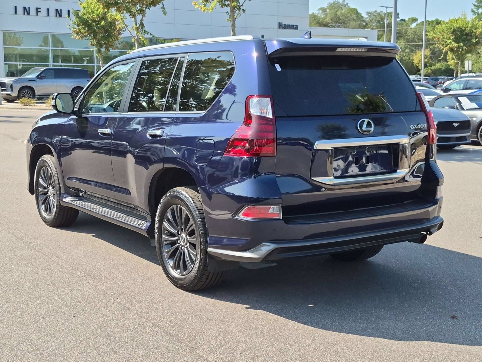 Used 2022 Lexus GX 460 Premium w/ Accessory Package AWD/4WD image 5