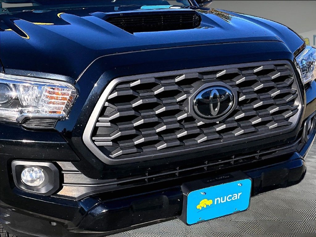 Used 2022 Toyota Tacoma TRD Sport AWD/4WD image 32