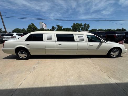 Used 2009 Cadillac DTS Limousine FWD image 8