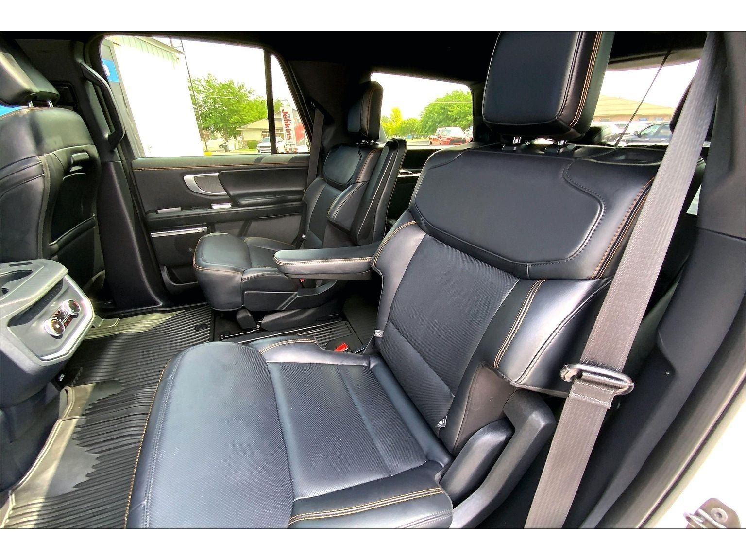 Used 2025 Ford Expedition Tremor AWD/4WD image 28