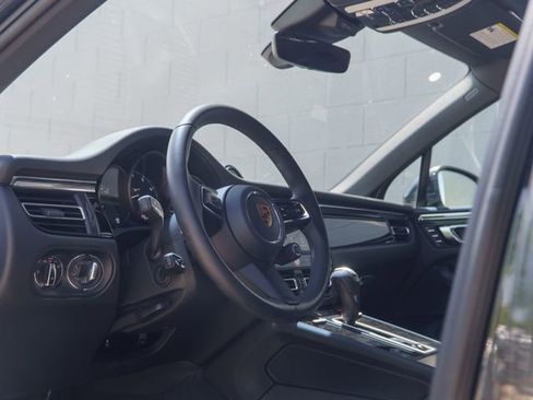Certified 2026 Porsche Macan AWD/4WD image 4