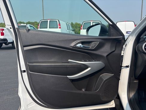 Used 2025 Chevrolet Trax LS image 11