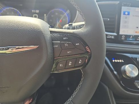 Used 2026 Chrysler Pacifica Limited w/ S Appearance Package AWD/4WD image 16