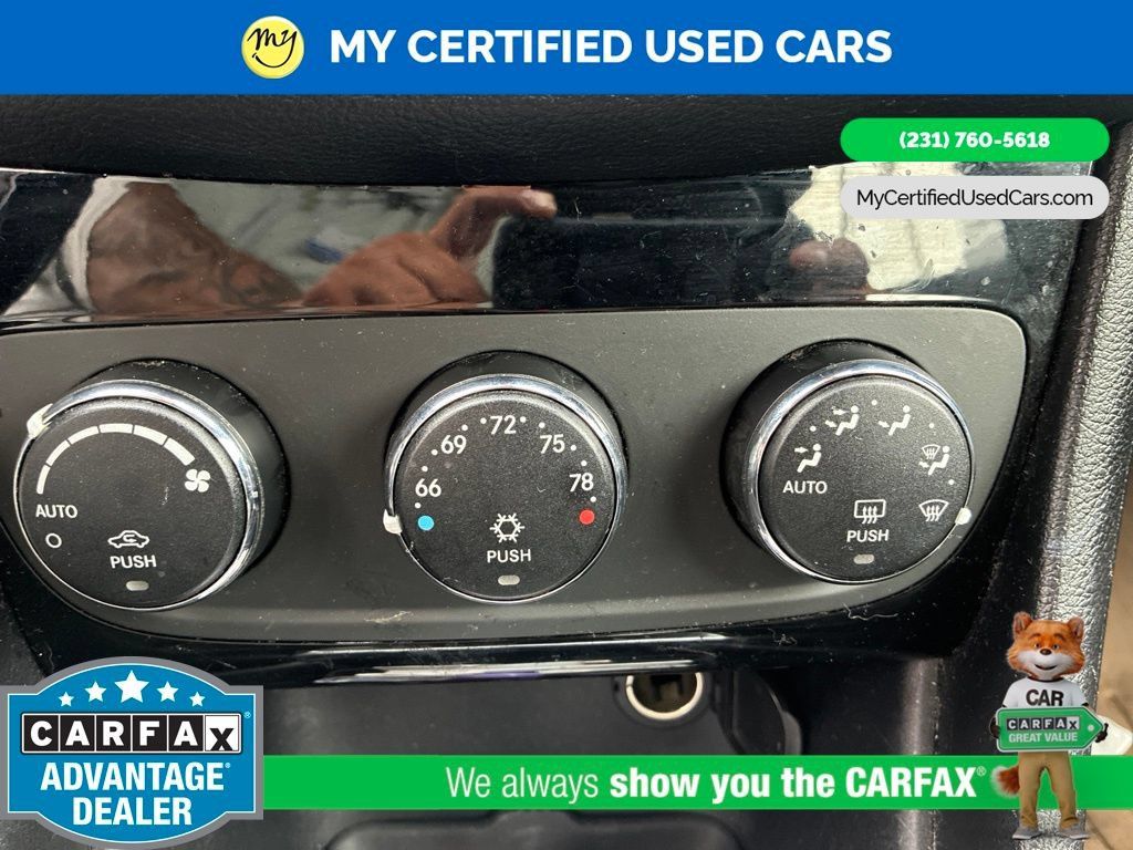 Used 2012 Chrysler 200 Touring FWD image 9