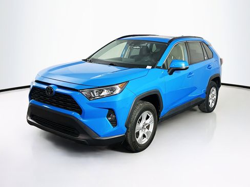 Used 2019 Toyota RAV4 XLE w/ Convenience Package image 3