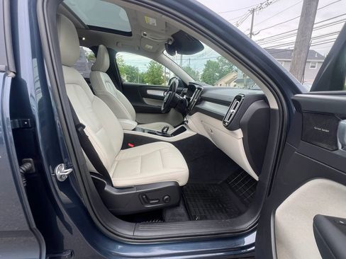 Used 2022 Volvo XC40 T5 Momentum w/ Premium Package AWD/4WD image 32