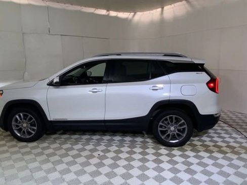 Used 2022 GMC Terrain SLT w/ Infotainment Package II image 8