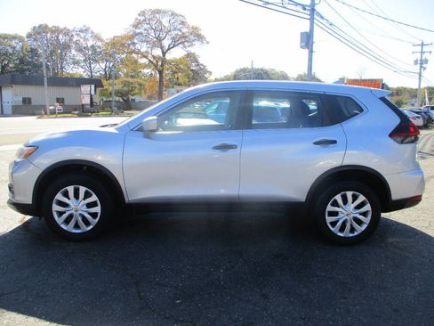 Used 2018 Nissan Rogue S image 4