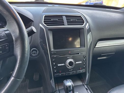 Certified 2018 Ford Explorer Sport image 11
