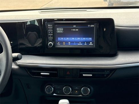 Used 2025 Nissan Kicks S image 15