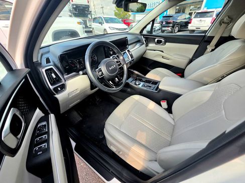 Used 2022 Kia Sorento EX w/ Panoramic Sunroof Package AWD/4WD image 19
