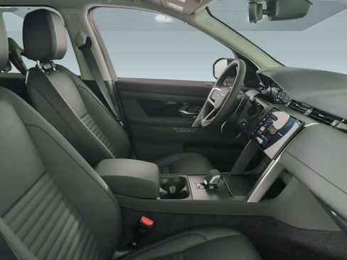 Used 2025 Land Rover Discovery Sport S image 19