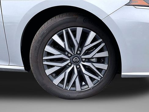 Used 2023 Nissan Altima 2.5 SV FWD image 9