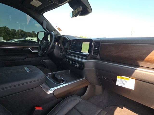 Used 2024 Chevrolet Silverado 3500 High Country w/ High Country Premium Package AWD/4WD image 22