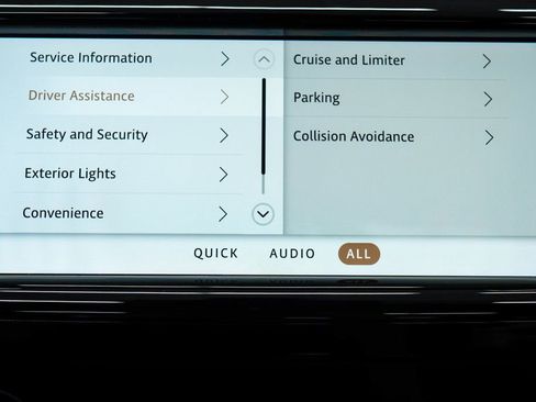 Used 2022 Land Rover Discovery Sport SE image 28