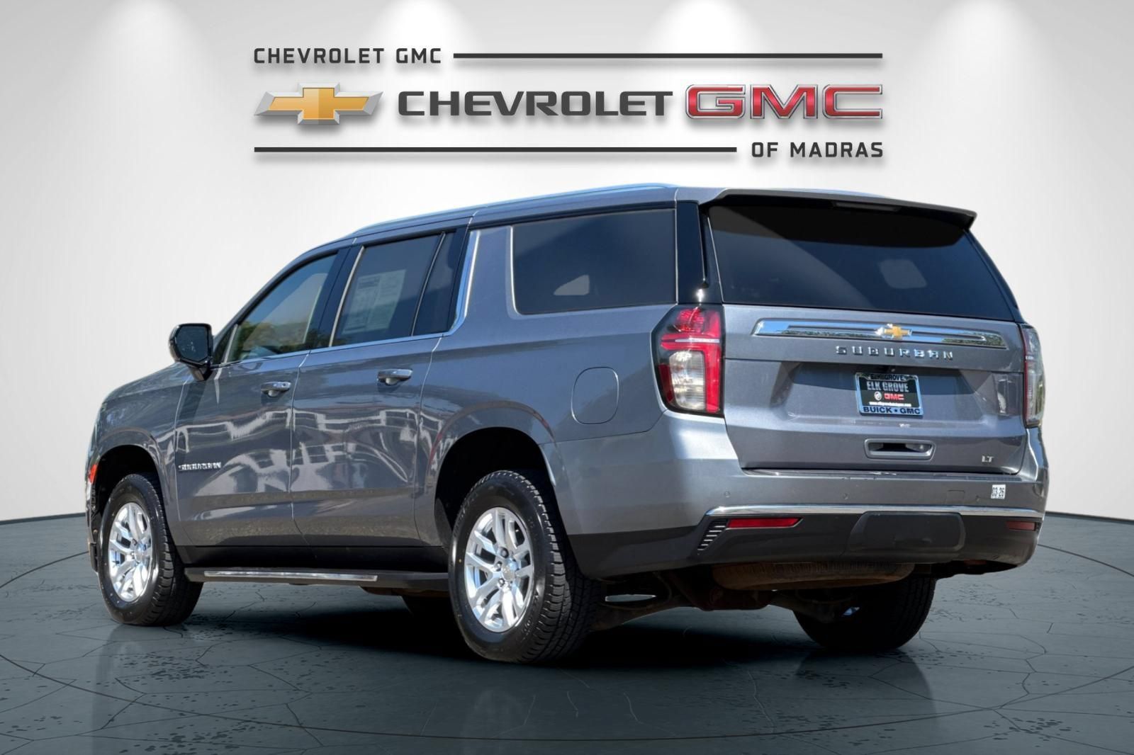 Used 2022 Chevrolet Suburban LT AWD/4WD image 5