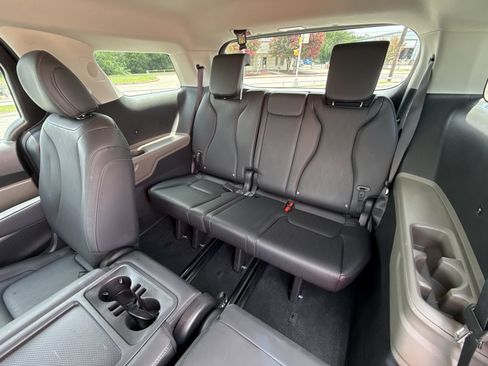 Used 2026 Kia Carnival FWD image 25