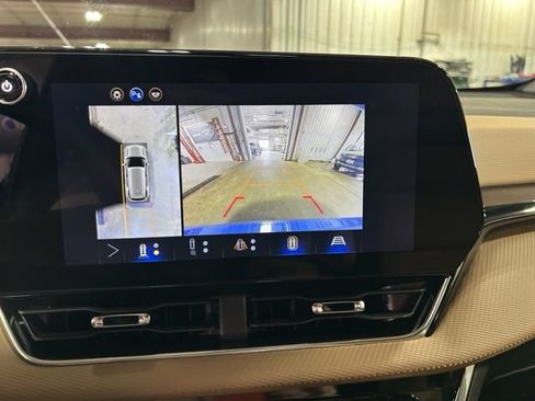 Used 2025 Chevrolet Equinox ACTIV w/ Safety and Technology Package AWD/4WD image 11