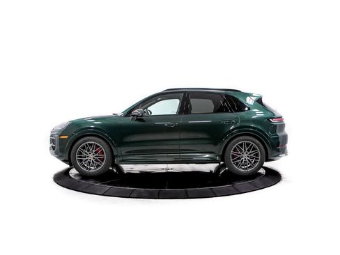New 2025 Porsche Cayenne GTS image 2