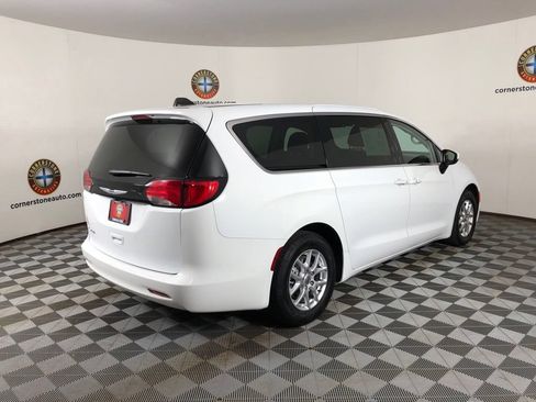 Used 2023 Chrysler Voyager LX FWD image 16