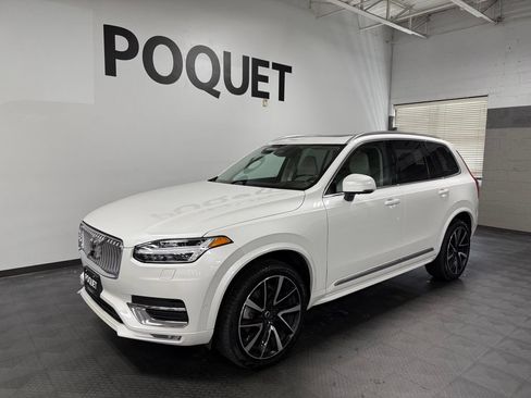 Used 2023 Volvo XC90 B6 Plus AWD/4WD image 2