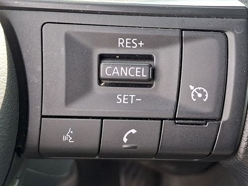 Used 2024 Nissan Rogue S image 21