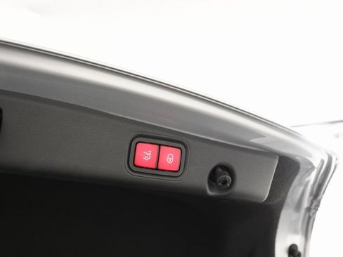 Used 2019 Mercedes-Benz E 300 4MATIC image 24