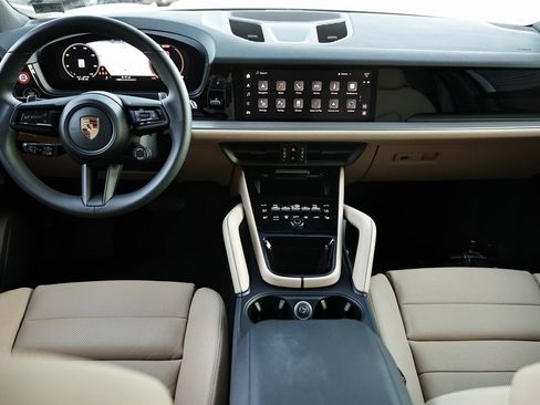 Certified 2025 Porsche Cayenne w/ Premium Package Plus image 29