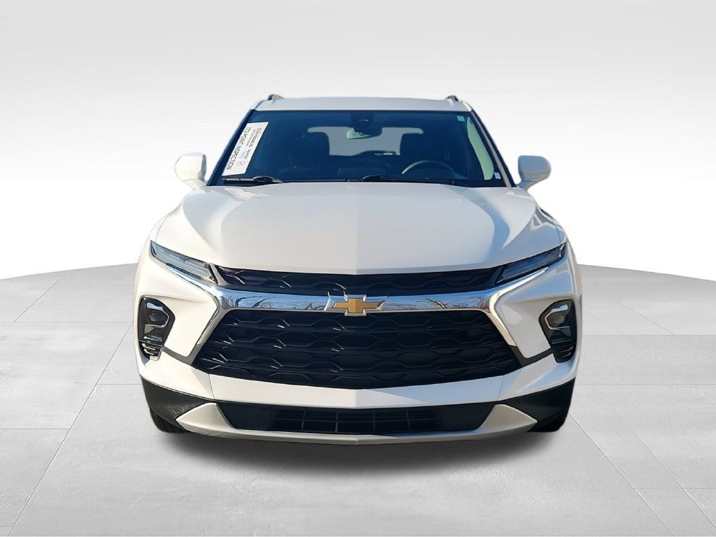 Used 2024 Chevrolet Blazer LT w/ Convenience Package FWD image 3