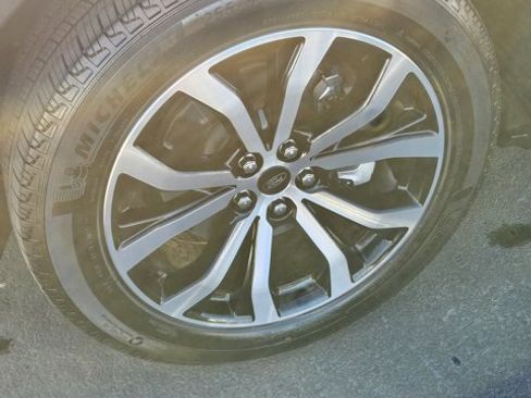 Certified 2022 Ford Explorer ST-Line image 9