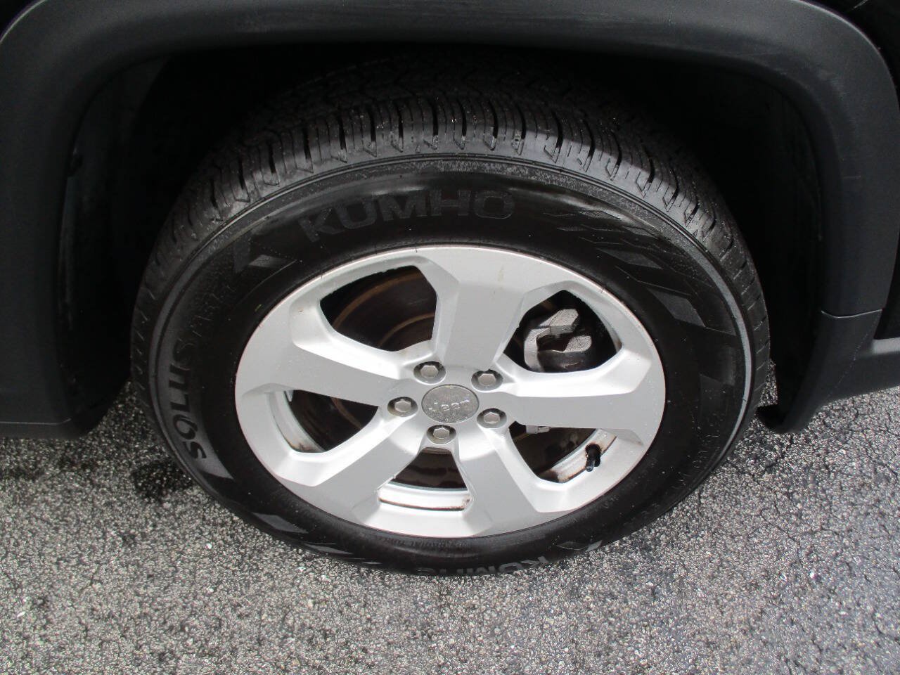 Used 2018 Jeep Compass Latitude w/ Popular Equipment Group FWD image 32
