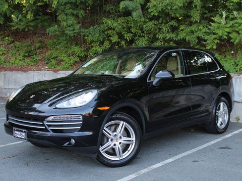 Used 2014 Porsche Cayenne AWD/4WD image 2