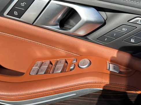 Used 2025 BMW X7 M60i AWD/4WD image 19