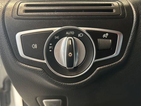 Used 2019 Mercedes-Benz GLC 300 4MATIC image 16