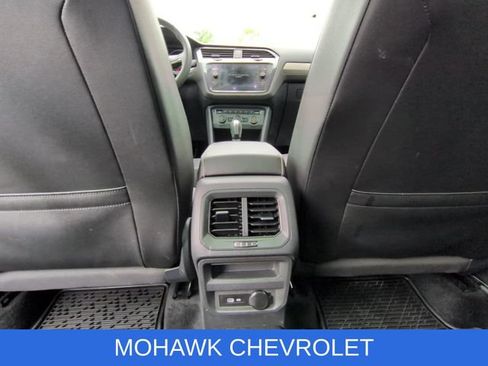Used 2021 Volkswagen Tiguan SE FWD image 22