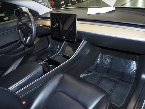 Used 2020 Tesla Model 3 Standard Range Plus image 15