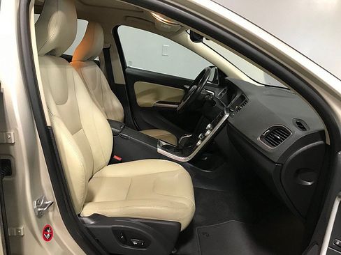 Used 2017 Volvo V60 T5 Platinum FWD image 14