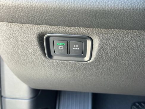 Certified 2026 Porsche Cayenne AWD/4WD image 32
