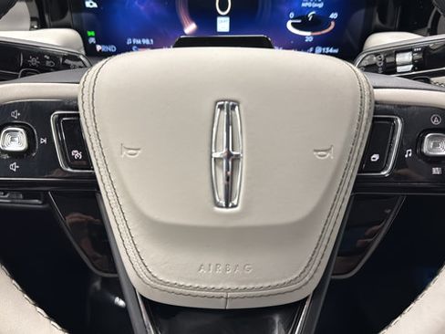 Used 2025 Lincoln Aviator Reserve w/ Equipment Group 201A AWD/4WD image 16