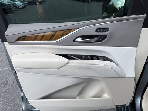Certified 2023 Cadillac Escalade Premium Luxury Platinum AWD/4WD image 4