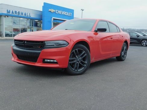 Used 2019 Dodge Charger SXT w/ Blacktop Package image 2