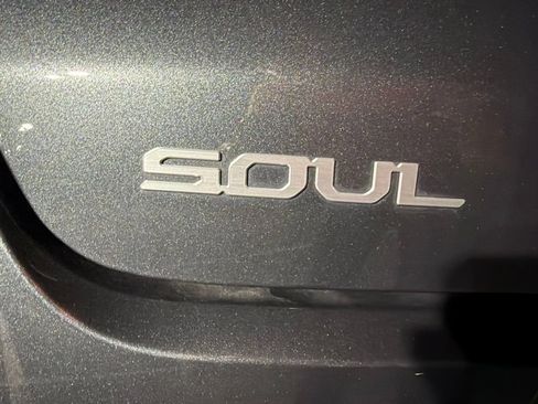 Used 2025 Kia Soul LX w/ LX Technology Package FWD image 14