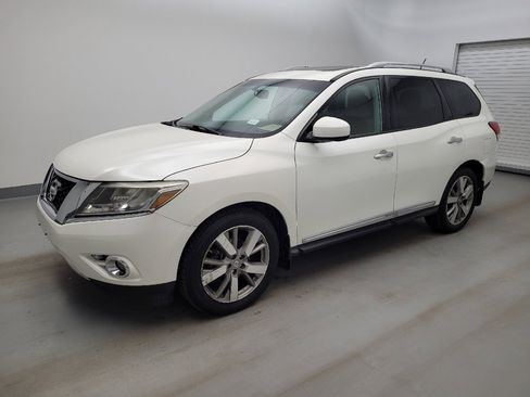 Used 2016 Nissan Pathfinder Platinum image 2