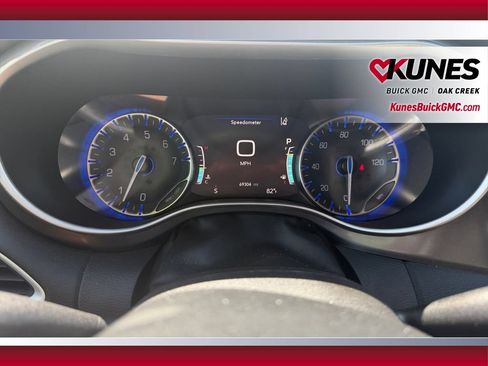 Used 2023 Chrysler Pacifica Touring-L FWD image 14