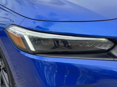 Used 2023 Honda Civic Sport image 11